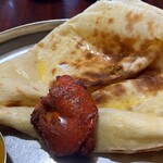 INDIAN DINING NIKITA - ナンにタンドリーチキン