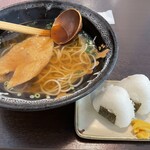 かんさい - きつねうどん+おにぎりセット715円