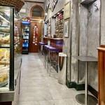 Bar Jolly Caffé - バールでビステッカ前の0次会です　なかなか居心地の良い庶民的なバールでした