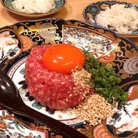 肉亭ふたご iki 本郷三丁目店 - 粋なユッケ