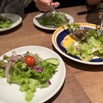 ビストロ巴里食堂 - サラダおかわりです。