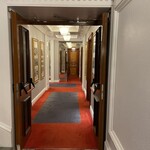 Hotel Albani Firenze - 廊下は全て絨毯張り　スーツケースはスタッフが運んでくれます　チップの用意をお忘れなくｗ