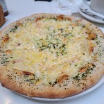 ミンズヤード - 桜えびと青のりのピザ(1060円)