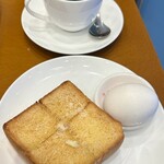 Ueshima Kohi Ten - モーニングセット：ゆで卵&厚切りトースト