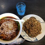 七左食堂 - 台湾ラーメンと角煮チャーハン。750円。