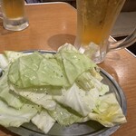ホルモン焼肉 ぶち - お通しと生ビール
