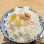 天ぷらめし 金子半之助 - 無料大盛りご飯に取り放題のたくあん、いか柚子、しゃけ明太