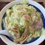 ８番らーめん - 野菜塩（大盛り・野菜増し）