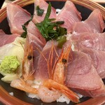 魚がし食堂　中央市場店 - 天然寒ブリ丼(ご飯大) 1600円