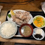 Hinadori - 鶏から揚げ定食。