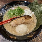 らーめん 小僧 - 禁断ラーメン[半熟味玉付き] ¥1.180(税込)