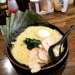 横浜家系ラーメン 龍馬家 大村本店 - 