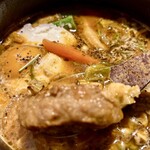 Supaisu Ando Ra-Men Daidai - 半熟たまごと中にあるハンバーグ