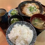 Sobadokoro Maruchouhonke - カツ煮定食1,050円