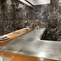 神戸プレジール 本店 - 輝く鉄板