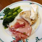 Lode - 前菜３点盛り　
      Ｂセット　７７０円
      前菜３点盛り、ドリンク、デザート付き