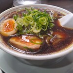 新福菜館 - ラーメン小、煮玉子付き