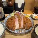 とん汁と玄米の店 檍食堂 - 絶妙なレア目の揚げあがり！