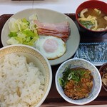 すき家 高松十川店 - 牛小鉢ベーコンエッグ朝食 