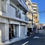 SSYET - お店の外観、お隣は行列のパン屋さん