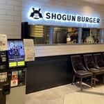 SHOGUN BURGER - 左側の機械が券売機。