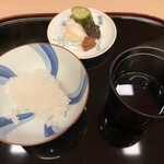 山玄茶 - お食事は土鍋ご飯、赤だし、香の物。実は私、赤だしがちょっぴり苦手。お吸い物か白味噌派なのですが、大将の赤だしのお味噌汁は本当に美味しい！