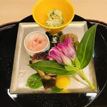 山玄茶 - 竜胆(りんどう)の赤紫の花が秋を告げる八寸。