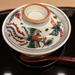 山玄茶 - 蓋に描かれた手書きの素敵な器は大将がコツコツ集めたもの。大切に使わせてただきます。