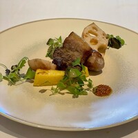 リストランテKubotsu - 武藤さんの走る豚の自家製サルシッチャ
                      とベーコン
                      小野さんの白石蓮根