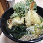 Hakone Soba - 箱根そば 秋葉原店 ノドグロ、ホタテ、春菊天そば 650円(by 研磨王)