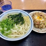 こがね製麺所 - かけ小と「目玉かき揚げ」。