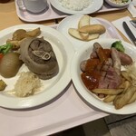 東京ドイツ村 カフェテリア - 料理写真:わかんねーけど、ドイツっぽくね？