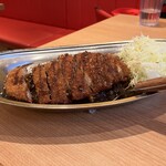 ゴーゴーカレー - ロースカツカレー　中盛　　900円
            （辛さは中辛）