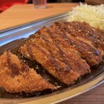 ゴーゴーカレー - ロースカツカレー　中盛　　900円
            （辛さは中辛）