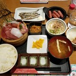 目利きの銀次 - 刺身定食＋α。