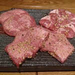 炭火焼ホルモン ぐう - 