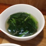 キッチン ブルー グローブ - ほうれん草スープのアップ