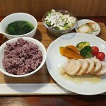 キッチン ブルー グローブ - 鶏肉と海老のすり身のバロンティーヌ　海老のジュ・ソース