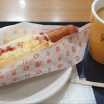 ミスタードーナツ - チーズドッグとカフェオレのセット