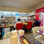Hongare Chuukasoba Gyorai - ラーメン店と言うよりカフェの様な店内