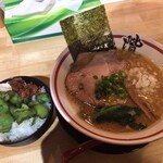 ラーメン階杉 広島八丁堀店 - 「ラーメン、無限ライスSET」（940圓）。