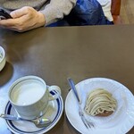 喫茶あづま - ケーキセット(ホットミルク&モンブラン) ￥750