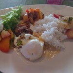 Tides - アジア風。混ぜつつ食べる。