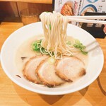 麺達本店 - とんこつ全のせ(麺リフト)