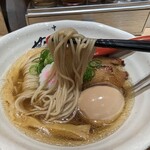 中華そば 葵 - パツっと歯切れのよい麺