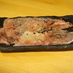 Nikutoremonsawataishuusakabarerere - 黒毛和牛の炙り肉寿司　１巻550円