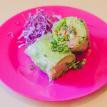 [Avocado and green onion natto fresh spring rolls]