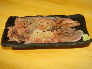 Nikutoremonsawataishuusakabarerere - 黒毛和牛の炙り肉寿司　１巻550円