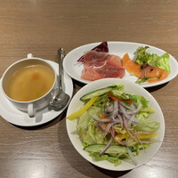洋食 麦星 by グリル満天星 麻布十番 日本橋髙島屋店 - 洋食セット＋５５０円。お値段の割に内容が良いセットです。サラダシャキシャキ、生ハム、サーモンも普通に美味しくいただきました。普通、大事です。