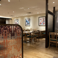 洋食 麦星 by グリル満天星 麻布十番 日本橋髙島屋店 - 店内。デパートの地下とは思えぬ良き雰囲気です。